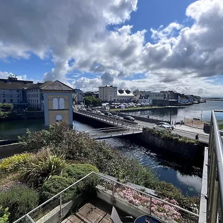 2 Bed In Centre Incredible View!